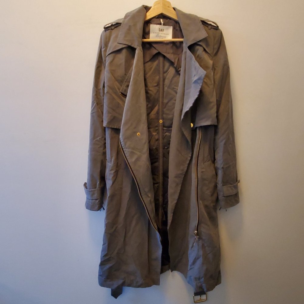 DAY Biger et Mikkelsen Brushed Twill Trench Coat. Fits XS or Small. Olive Green.
